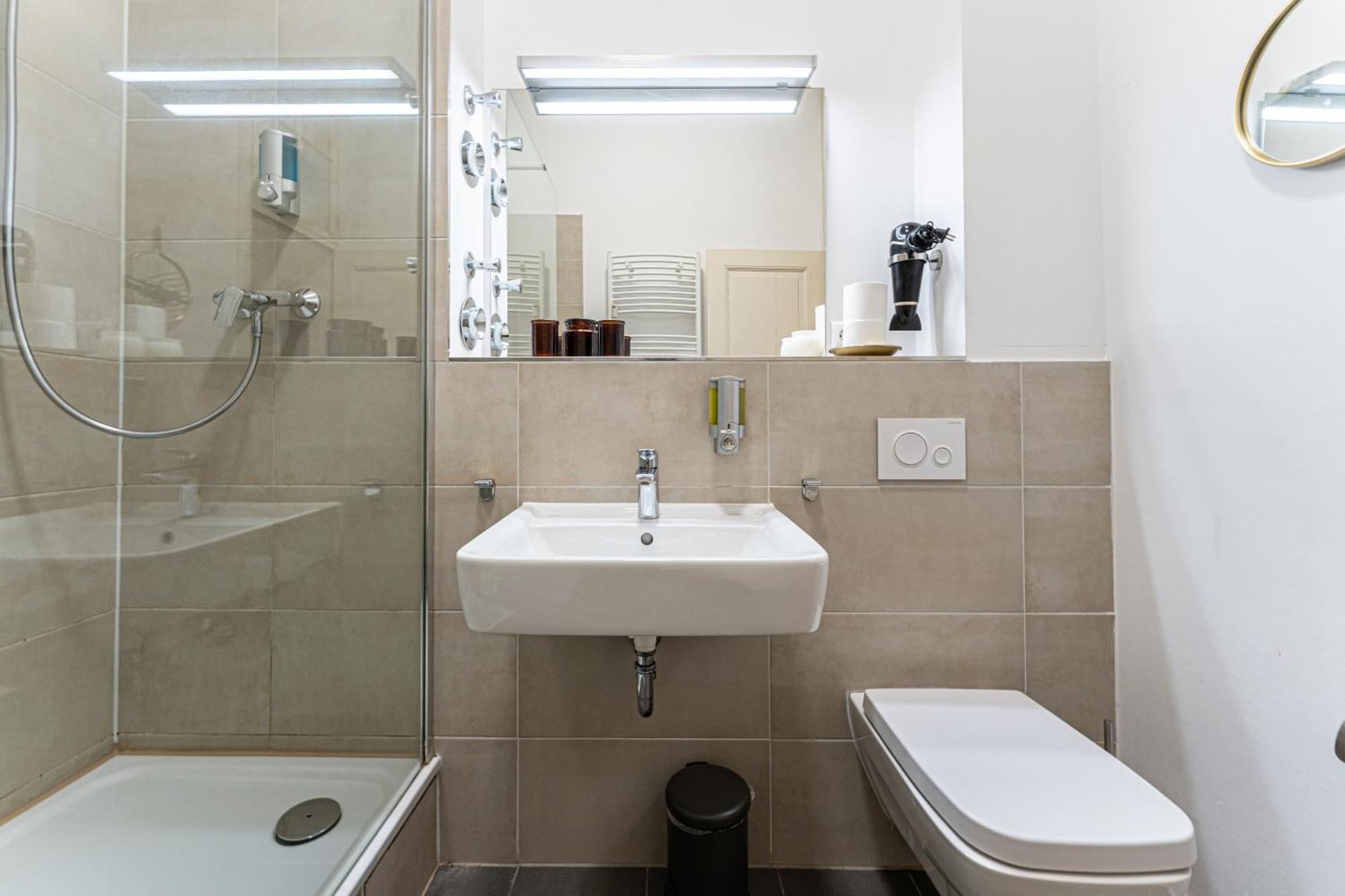 Be In Zentral Und Ruhig Fuer Familien Und Geschaeftsreisende In Schoeneberg Apartamento Berlim